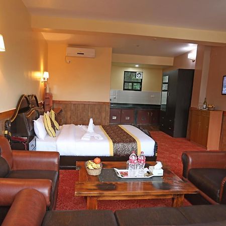 แกรนด์ ศิวาลัย โฮเต็ล แอนด์ เรสโตร Hotel โพคารา ภายนอก รูปภาพ