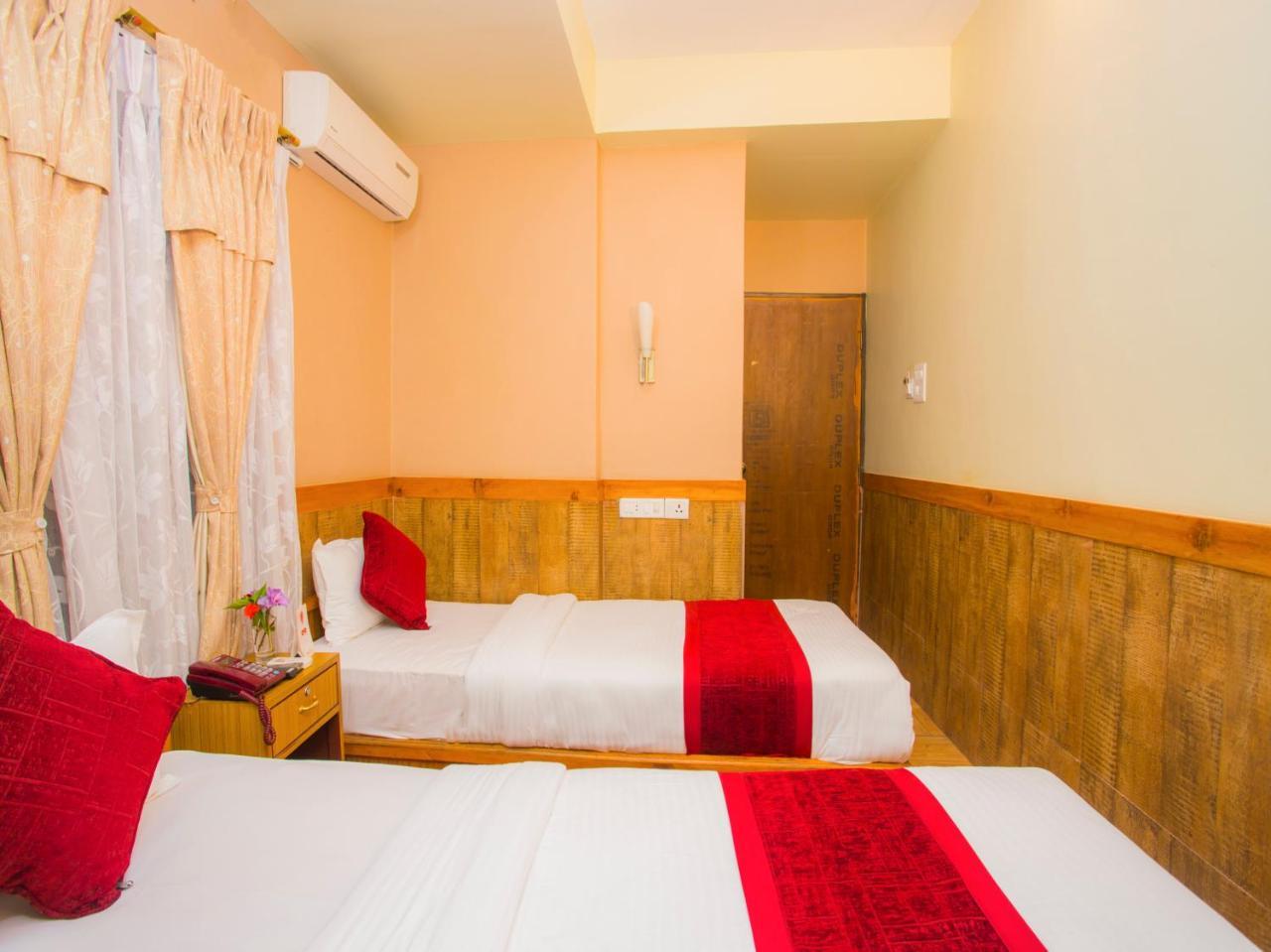 แกรนด์ ศิวาลัย โฮเต็ล แอนด์ เรสโตร Hotel โพคารา ภายนอก รูปภาพ