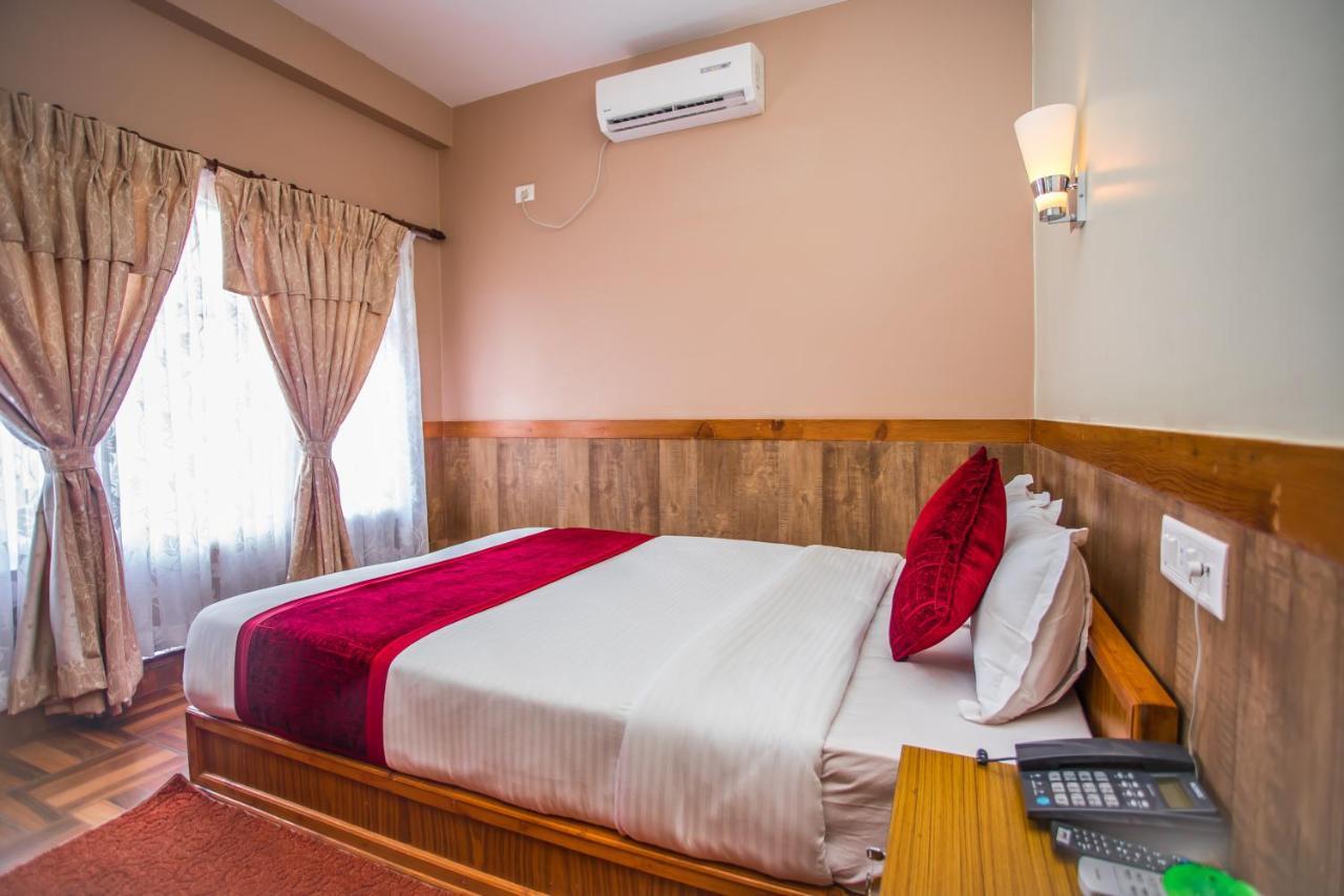 แกรนด์ ศิวาลัย โฮเต็ล แอนด์ เรสโตร Hotel โพคารา ภายนอก รูปภาพ