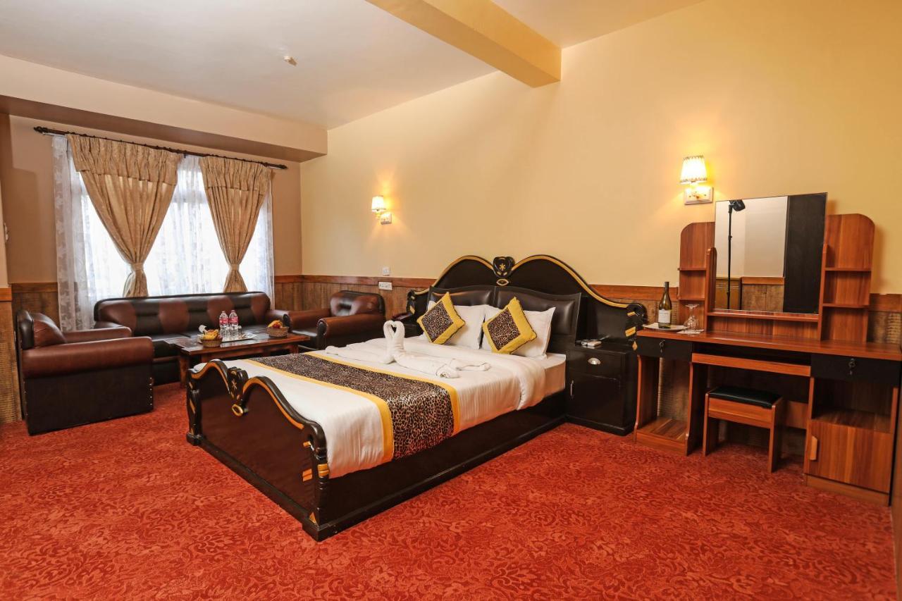 แกรนด์ ศิวาลัย โฮเต็ล แอนด์ เรสโตร Hotel โพคารา ภายนอก รูปภาพ