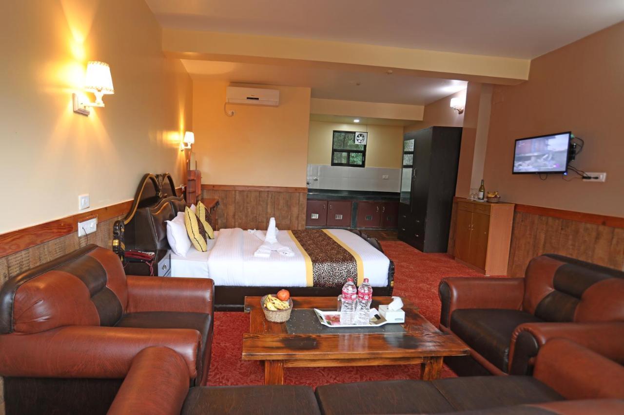 แกรนด์ ศิวาลัย โฮเต็ล แอนด์ เรสโตร Hotel โพคารา ภายนอก รูปภาพ